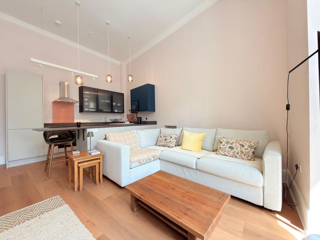 Apartment in London - View 5