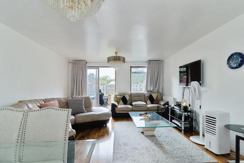 3 bedroom terraced house for sale, Whernside Close, London, SE28