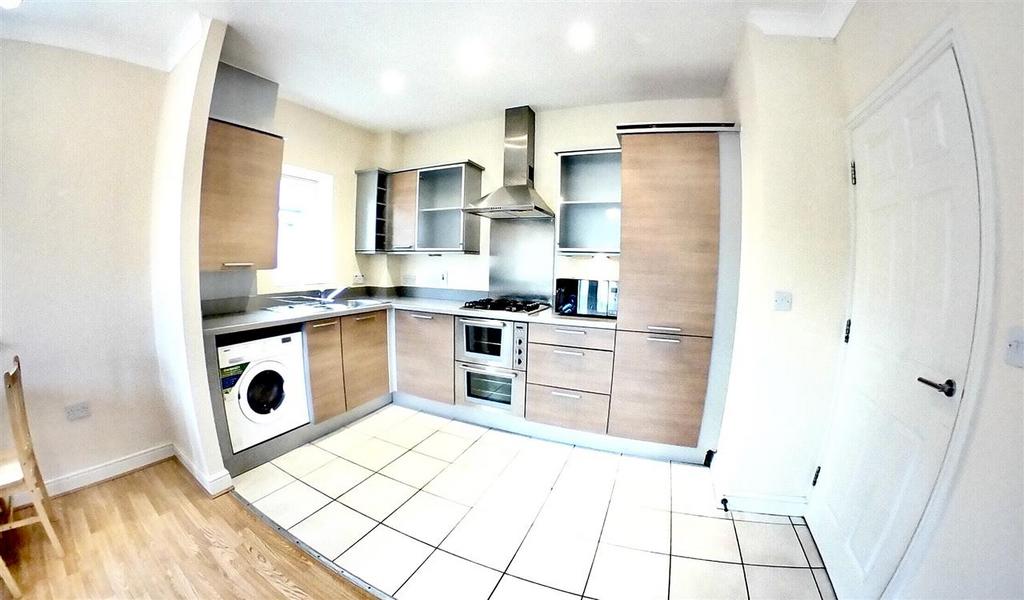 Apartment in Greenford - View 2