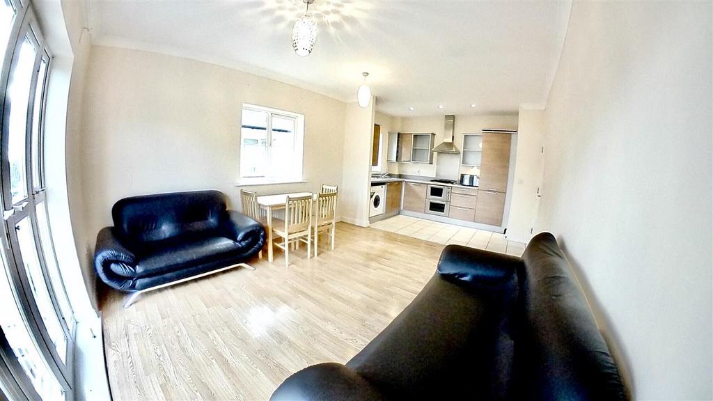 Apartment in Greenford - View 5