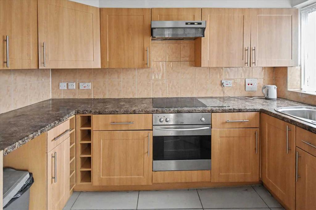 Apartment in Chiswick - View 3
