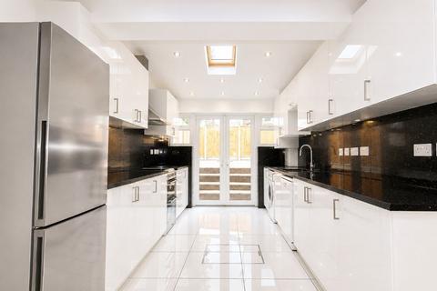 5 bedroom semi-detached house to rent, Woodcote Avenue, London NW7