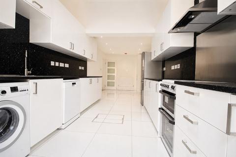5 bedroom semi-detached house to rent, Woodcote Avenue, London NW7