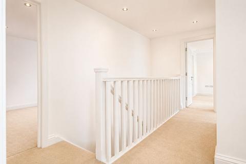 5 bedroom semi-detached house to rent, Woodcote Avenue, London NW7