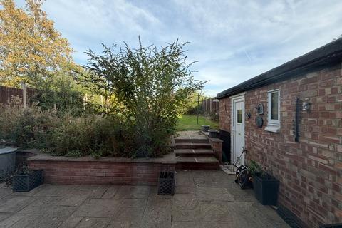 3 bedroom semi-detached house to rent, Davenport Road, Leicester, LE5