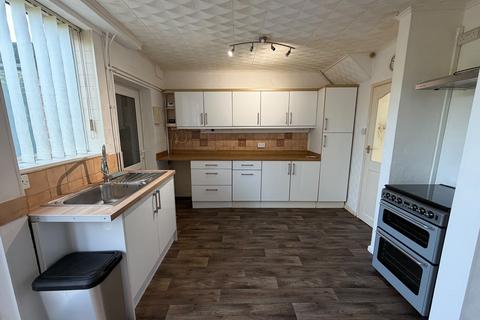 3 bedroom semi-detached house to rent, Davenport Road, Leicester, LE5