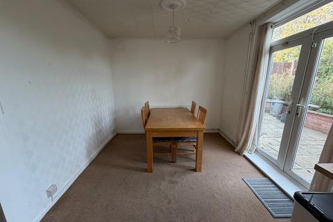 3 bedroom semi-detached house to rent, Davenport Road, Leicester, LE5