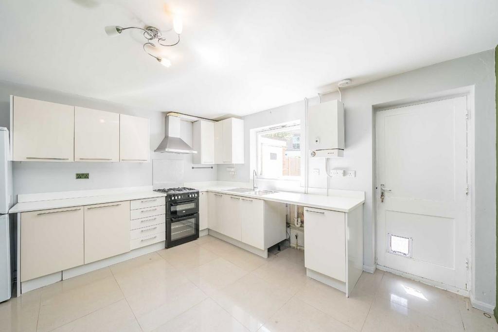 House in Isleworth - View 2