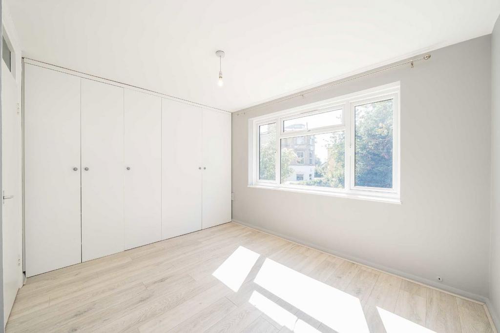 House in Isleworth - View 3