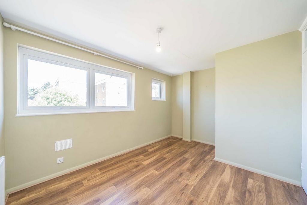 House in Isleworth - View 4