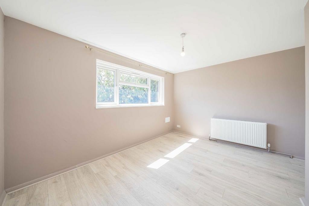 House in Isleworth - View 5