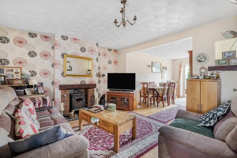 2 bedroom bungalow for sale, Parkwood Crescent, Hucclecote, Gloucester, Gloucestershire, GL3