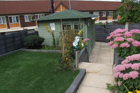 3 bedroom house to rent, Victoria Street, Newton, SK14