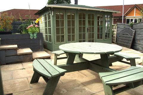 3 bedroom house to rent, Victoria Street, Newton, SK14