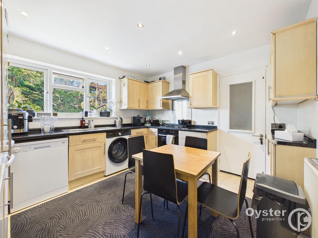 Apartment in London, Stanmore - View 2