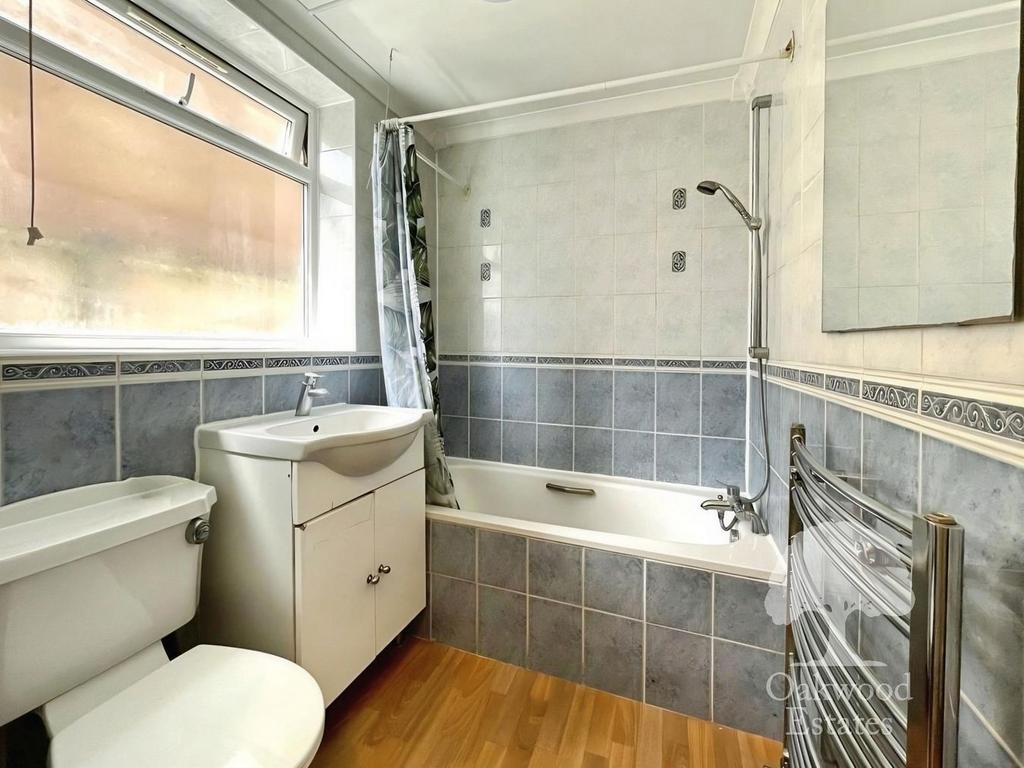 House in Denham Green, Denham - View 5