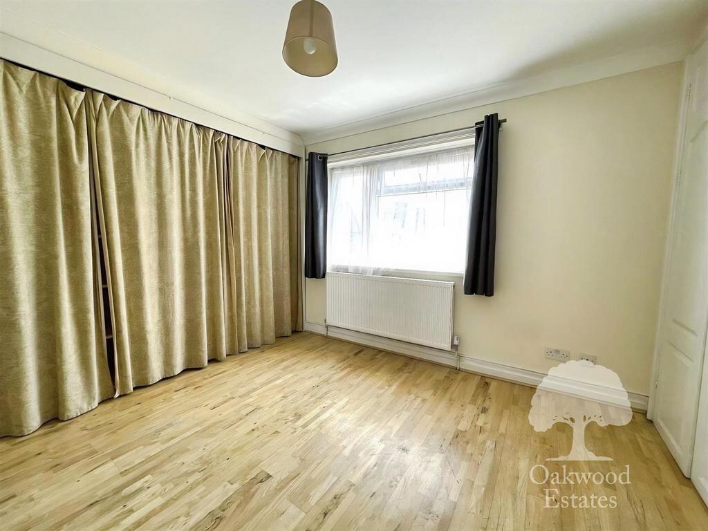 House in Denham Green, Denham - More