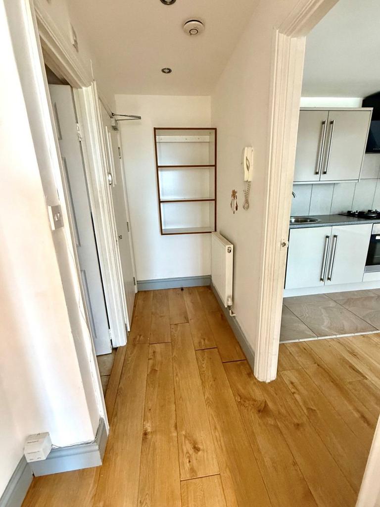Apartment in Barnet - View 5