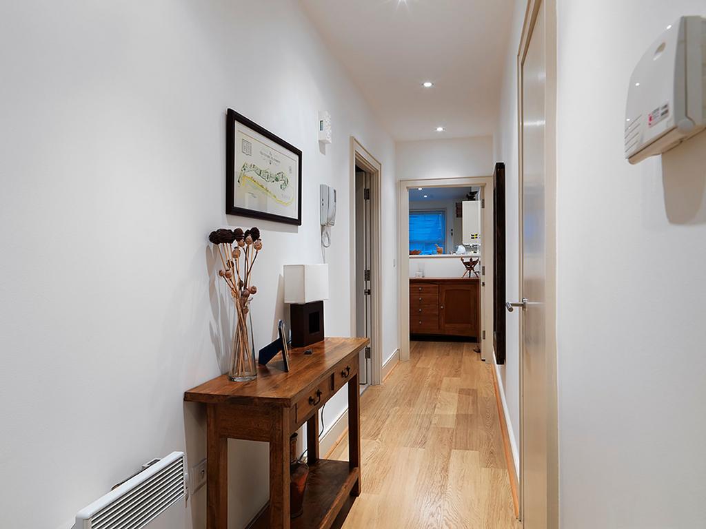 House in Worcester Park - View 2