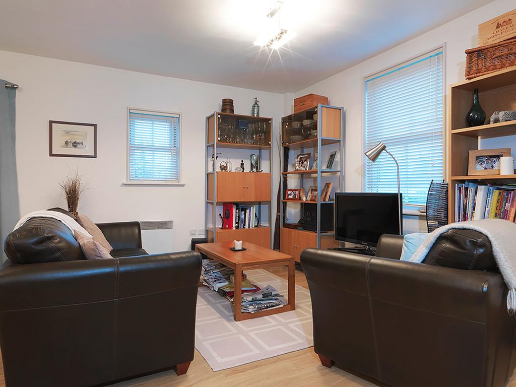 House in Worcester Park - More