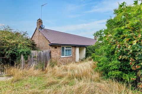 2 bedroom semi-detached bungalow for sale, 19 Hillside, Chelveston, Wellingborough, Northamptonshire, NN9 6AQ
