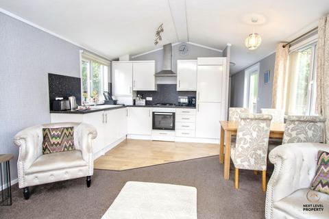 2 bedroom detached house for sale, Carnoustie Court, Kirkgate, PE13