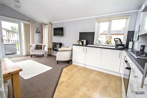 2 bedroom detached house for sale, Carnoustie Court, Kirkgate, PE13