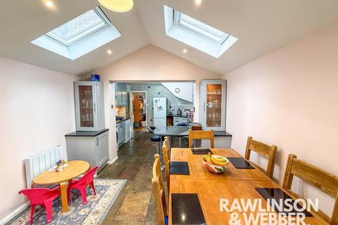4 bedroom terraced house for sale, Kings Chase, East Molesey KT8