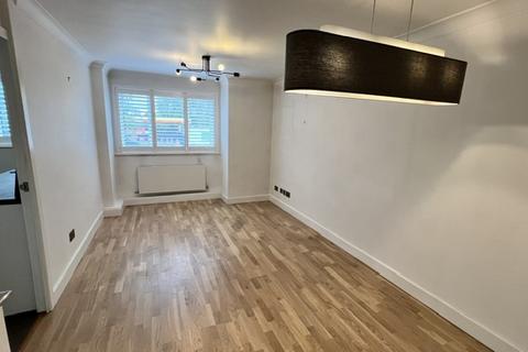 2 bedroom apartment to rent, Caroline Close, London N10
