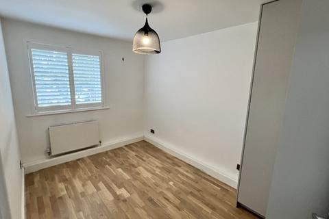 2 bedroom apartment to rent, Caroline Close, London N10