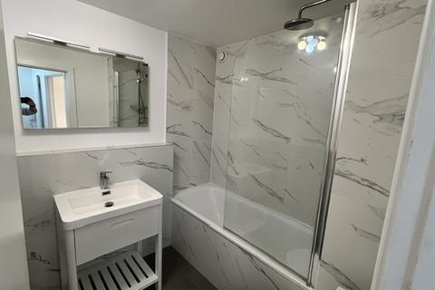 2 bedroom apartment to rent, Caroline Close, London N10