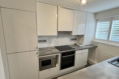 2 bedroom apartment to rent, Caroline Close, London N10