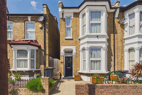 3 bedroom end of terrace house for sale, Mulberry Way, London