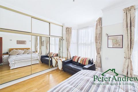 3 bedroom end of terrace house for sale, Mulberry Way, London