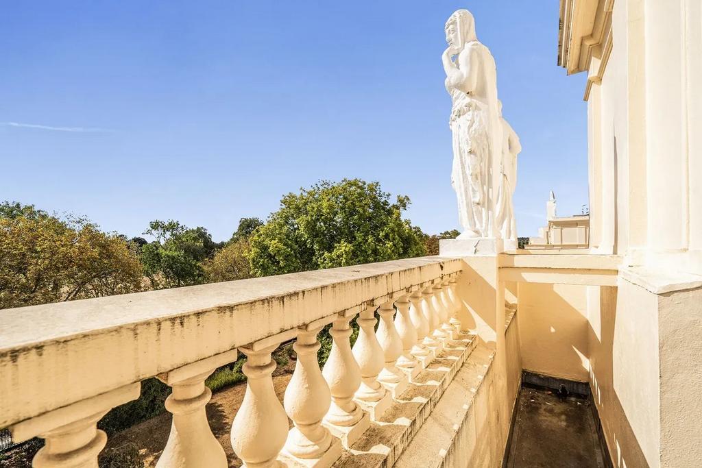 Apartment in London - View 2