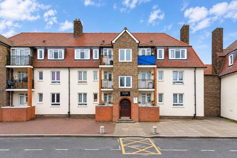 2 bedroom flat to rent, Plumstead Common Road Barnfield Gardens SE18