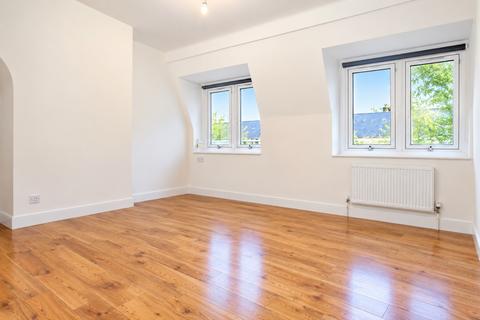 2 bedroom flat to rent, Plumstead Common Road Barnfield Gardens SE18