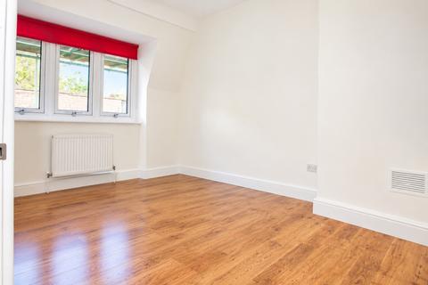 2 bedroom flat to rent, Plumstead Common Road Barnfield Gardens SE18
