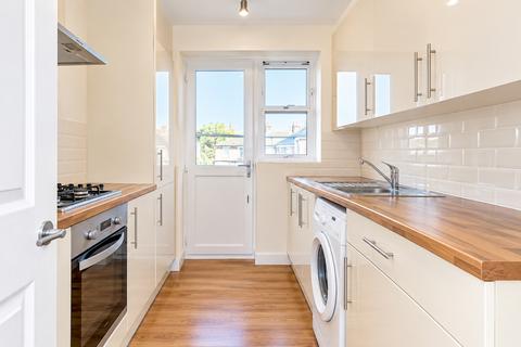 2 bedroom flat to rent, Plumstead Common Road Barnfield Gardens SE18