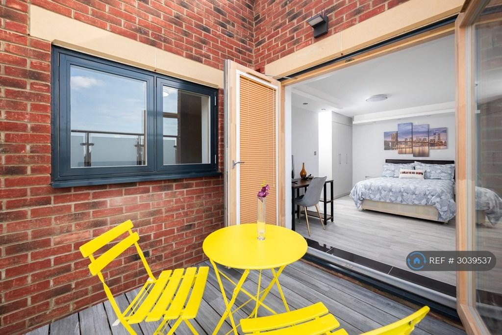 Apartment in Dagenham - View 4