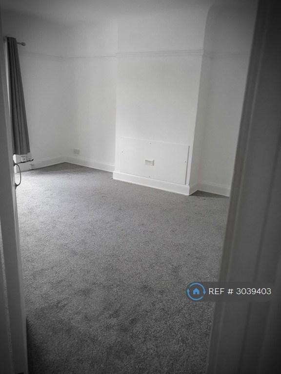 Apartment in Osterley - View 3