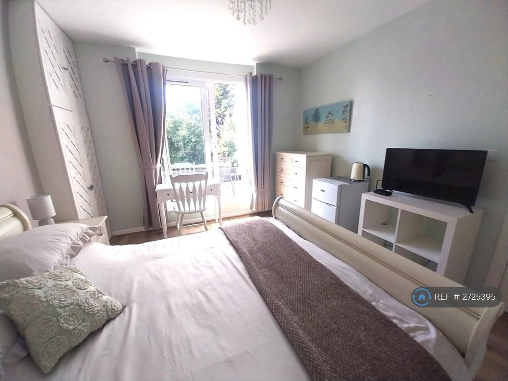 House in Surbiton - View 2