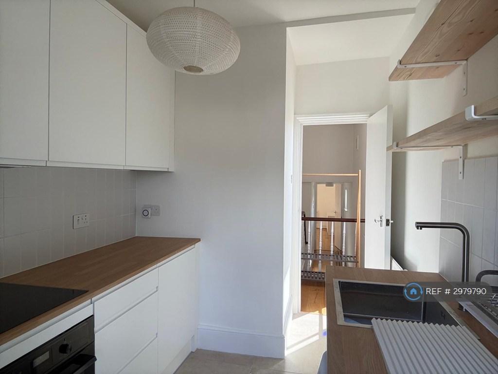Apartment in London - View 5