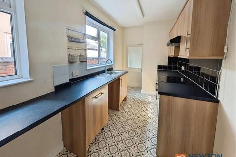 2 bedroom terraced house to rent, Bloxwich Road, Walsall, WS2