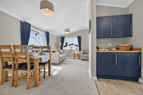 2 bedroom retirement property for sale, 40 East Court Steps, Saltmarshe Castle Park, Hereford, HR7