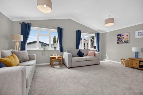 2 bedroom retirement property for sale, 40 East Court Steps, Saltmarshe Castle Park, Hereford, HR7