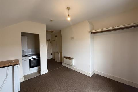Studio to rent, Lansdowne Place, Hove