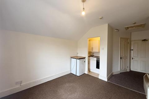 Studio to rent, Lansdowne Place, Hove
