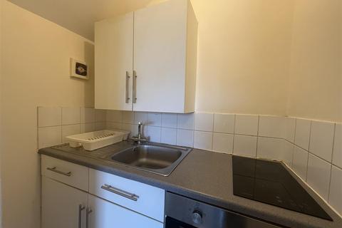 Studio to rent, Lansdowne Place, Hove