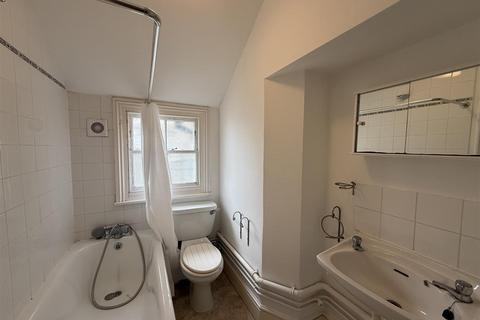 Studio to rent, Lansdowne Place, Hove